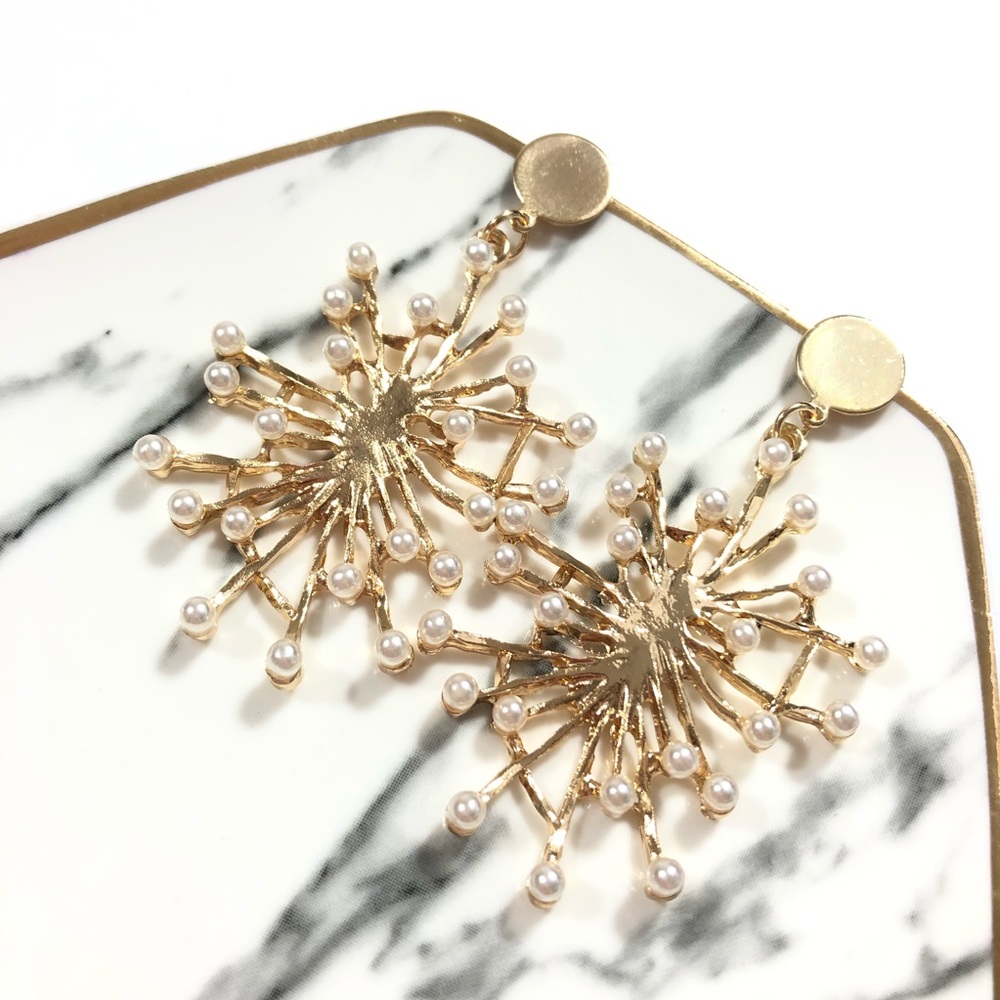 Erin Pearl Gold Cluster Stud Boutique Earrings - Picture 3 of 6